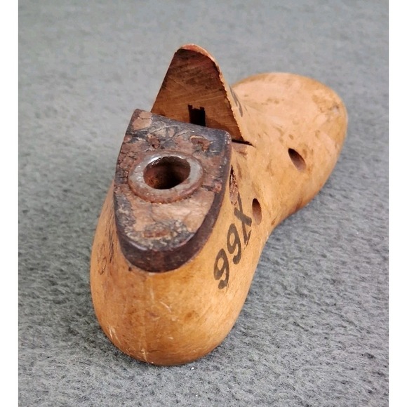 Vintage Childs Wooden Shoe Last Form Left Foot Wood Cobbler Mold Primative Decor - Picture 7 of 9